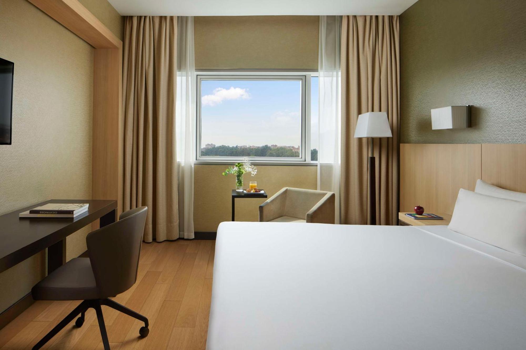 Nh Madrid Ribera Del Manzanares Hotel Exterior photo